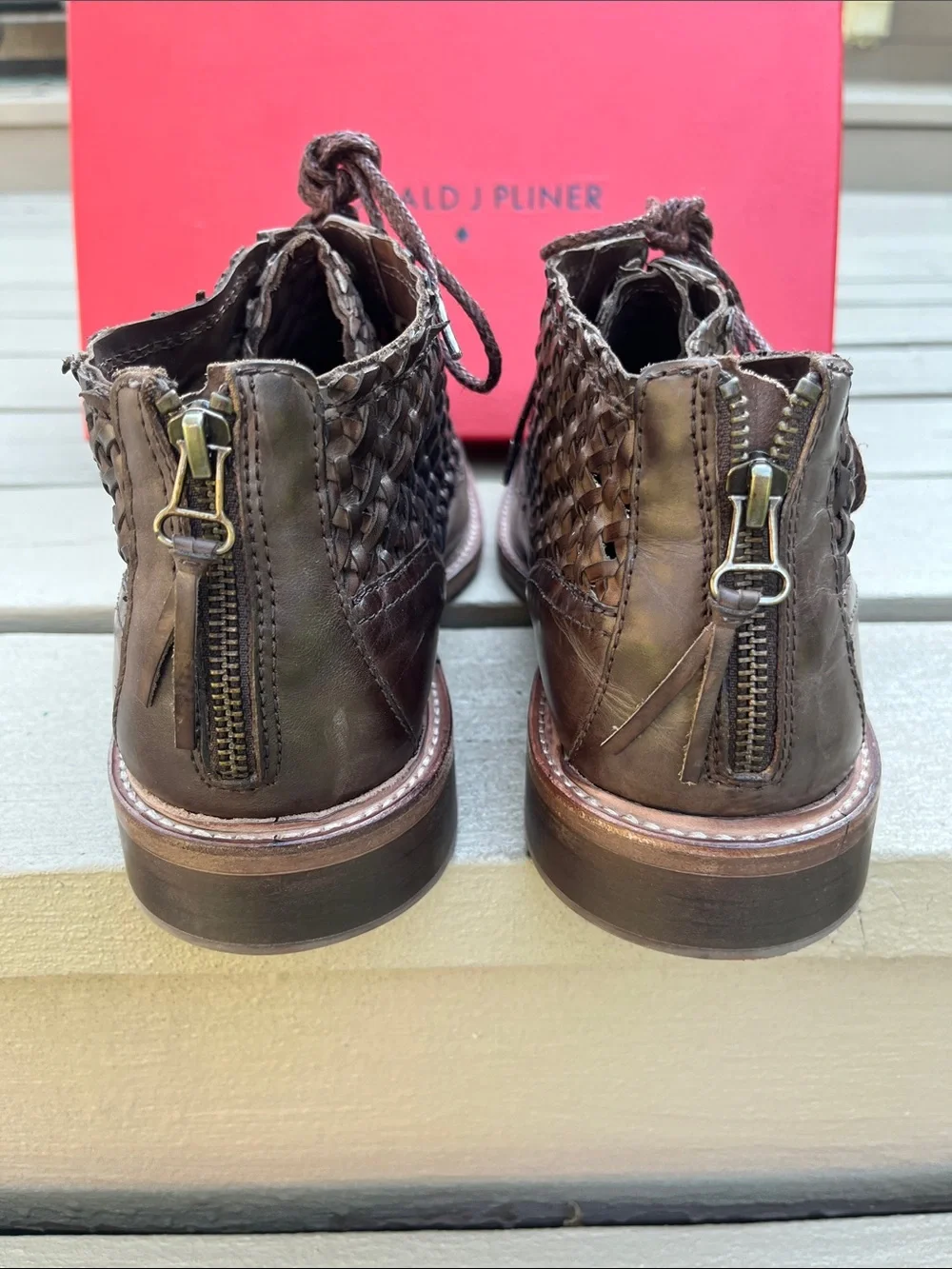 Mens- Donald Pliner shoes. Size 10.